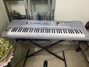 Yamaha DGX 230 Hybrid Piano