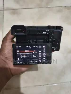 Sony A6400 + Sony 18-105mm G OSS Lens