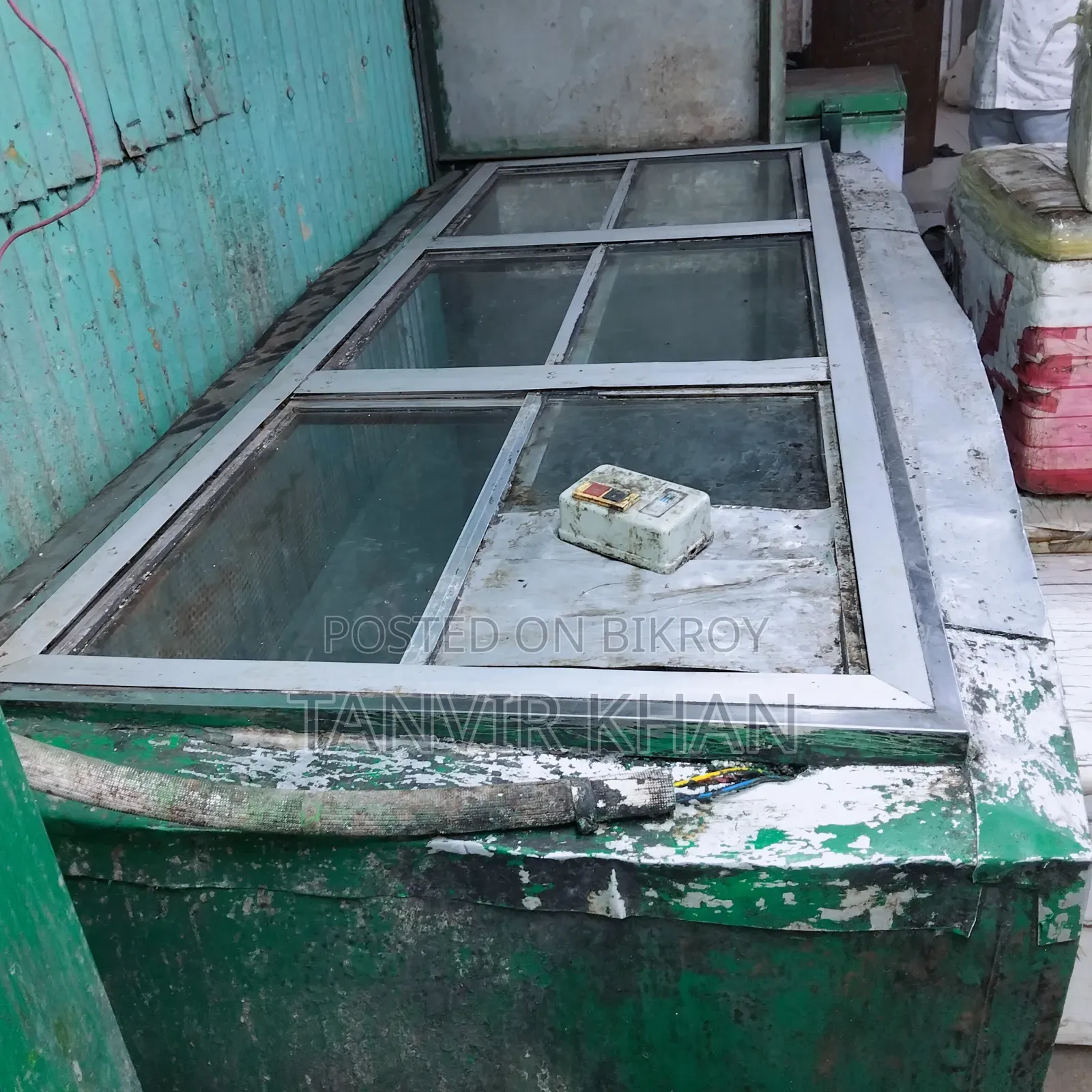 একটি আইসক্রিম ফ্যাক্টরি বিক্রি হবে।