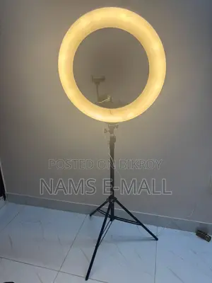 ২১ ইঞ্চি রিং লাইট