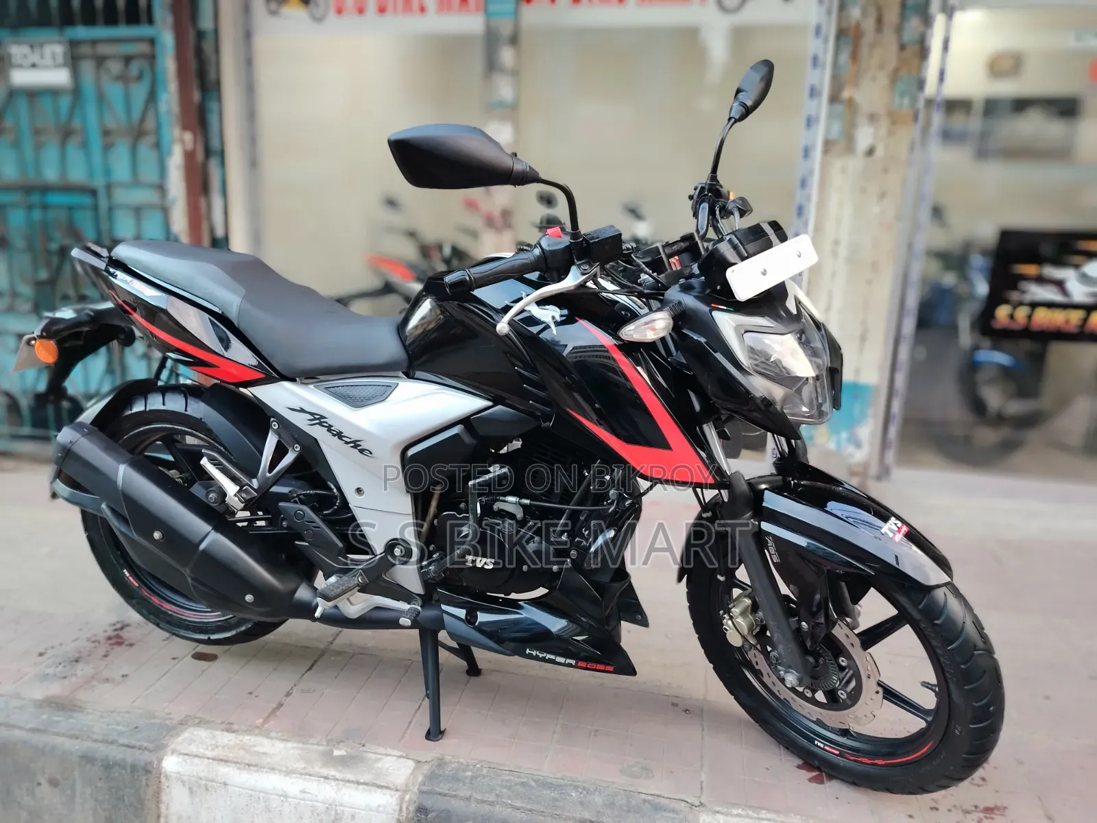 টিভিএস অ্যাপাচি আরটিআর ১৬০ ৪ভি ২০২৩ ব্ল্যাক