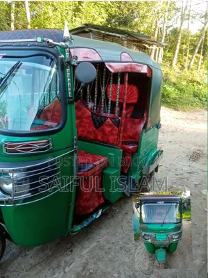 Bajaj CT 2019 Green