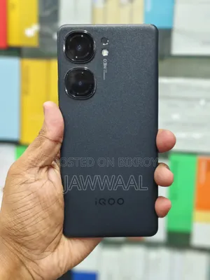 আইকিউওও ২৫৬ জিবি কালো