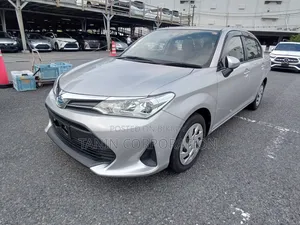 টয়োটা অ্যাক্সিও ২০২২ রূপালী