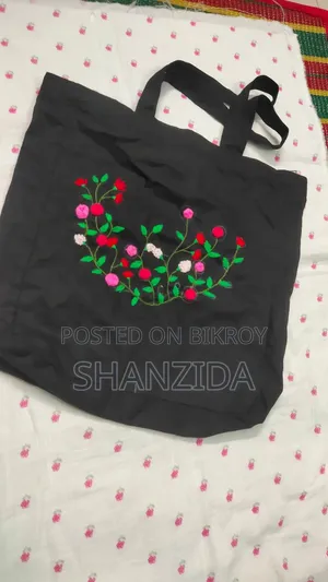 "নাইয়োরি ব্যাগ"