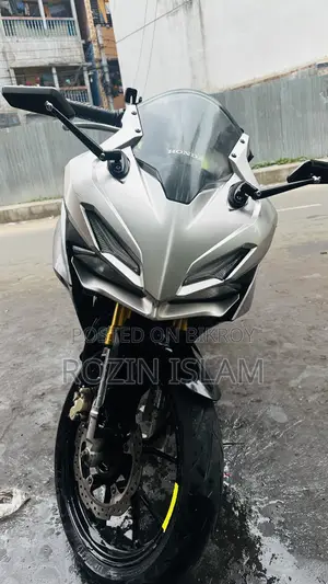 Honda CBR 2022 Silver