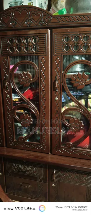 Showcase like new