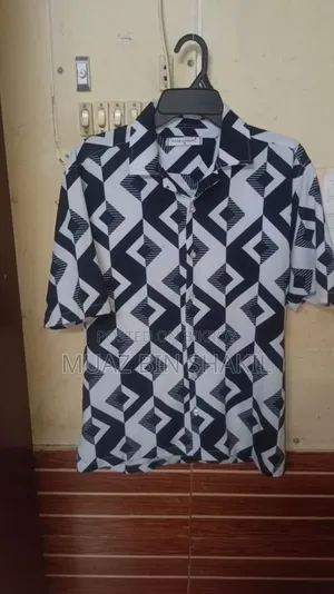 Brand new clothes. Stainless and worn at most 6/7 times.