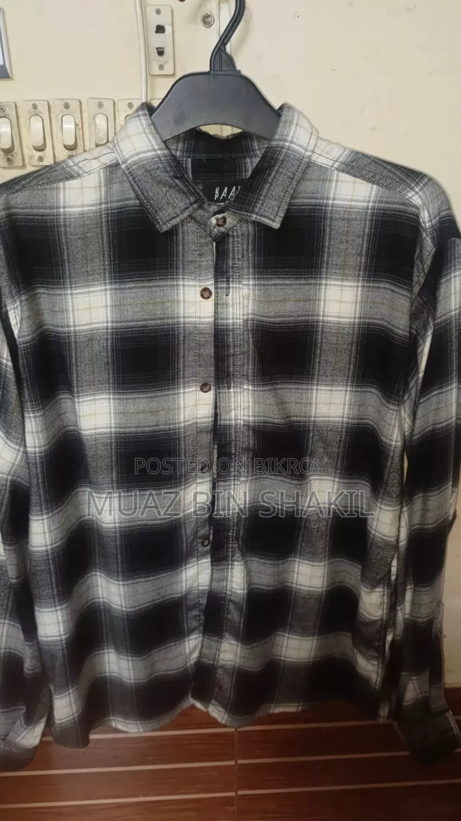 Brand new clothes. Stainless and worn at most 6/7 times.