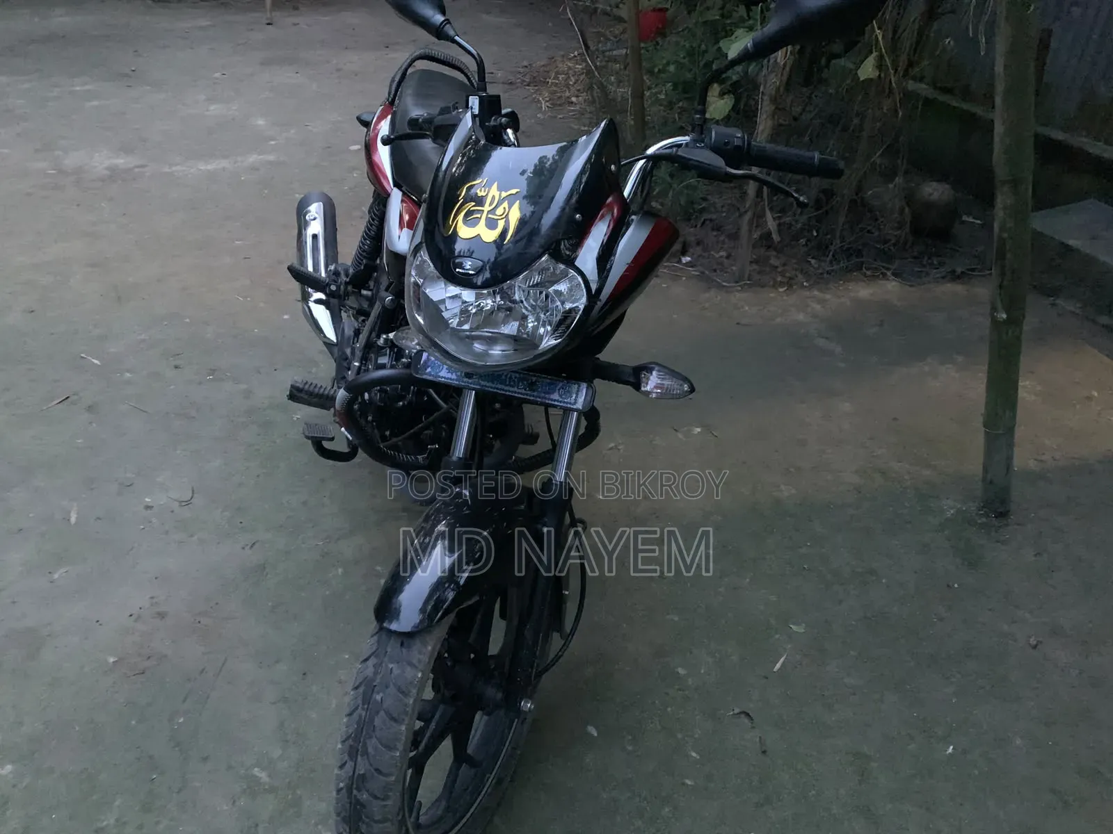 বাজাজ ডিসকভার ১২৫ ২০২৫ কালো