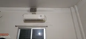 এসি টা রানিং আছে ইনডোর আউট ডোর ডিসপ্লে রিমোট পাইপ সহ সবকিছু আছে