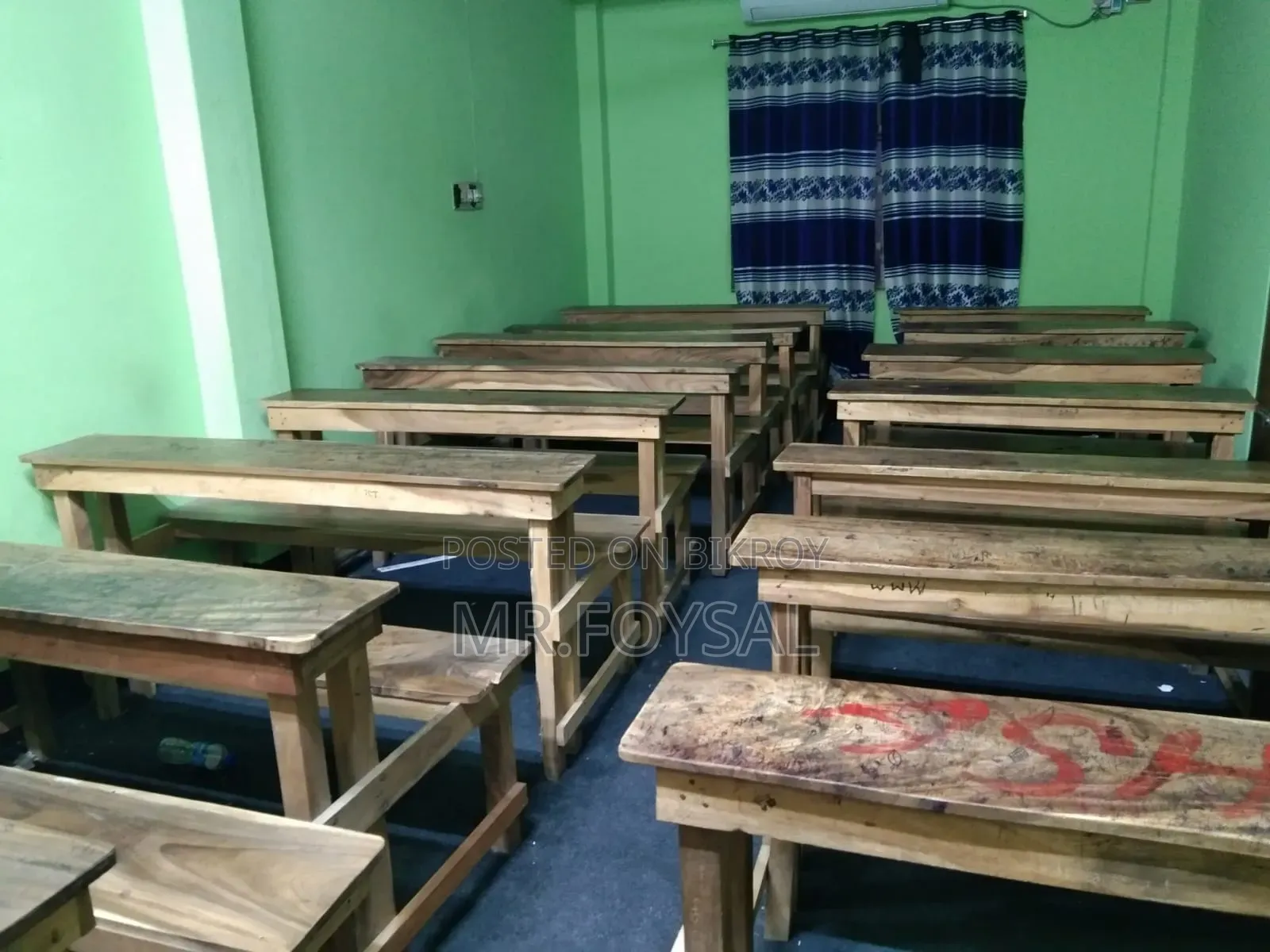 Used benches for school or coaching center