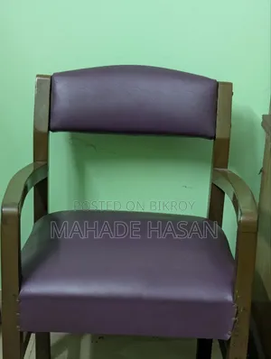 কাঠের আসবাবপত্র