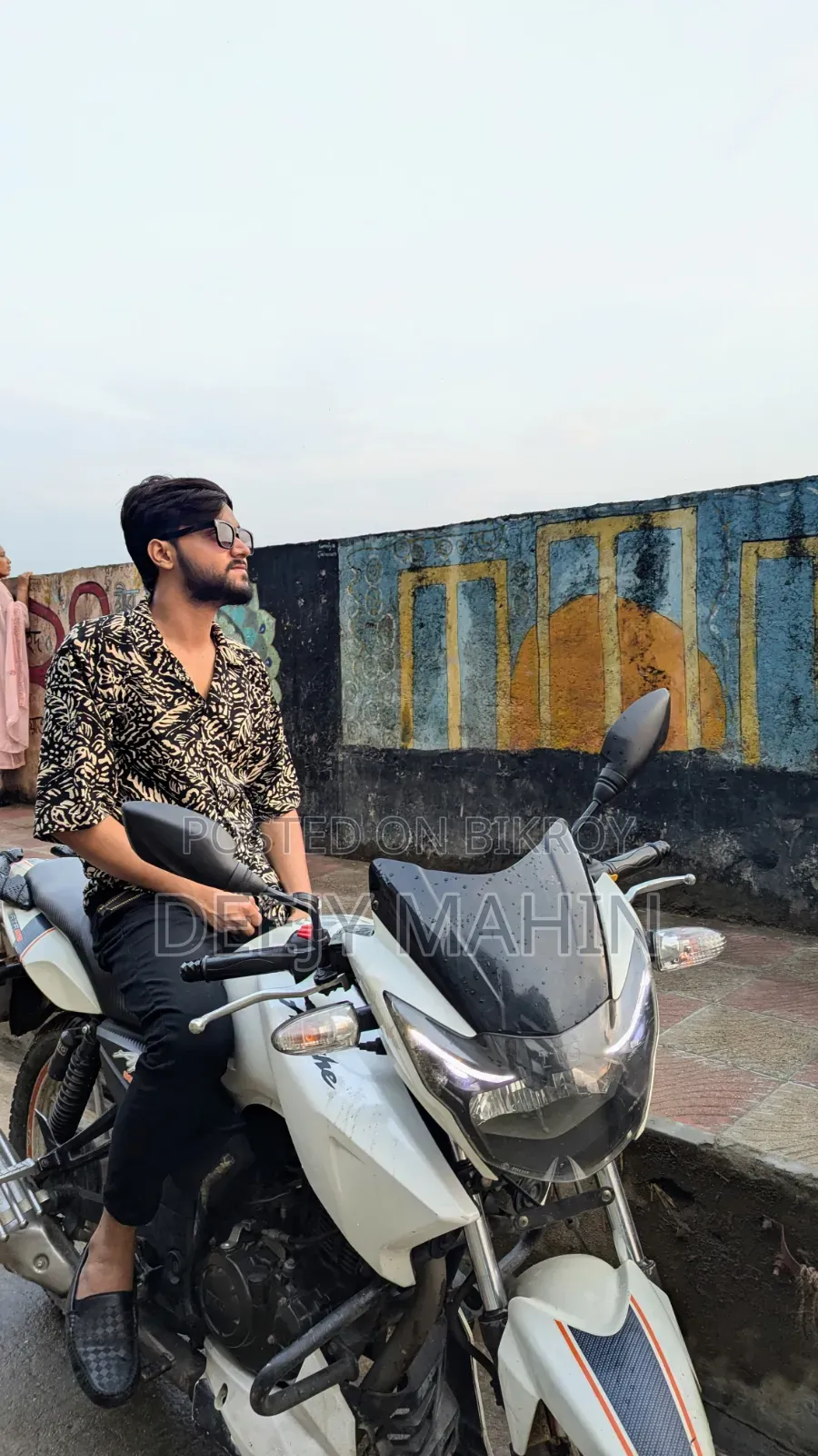 টিভিএস অ্যাপাচি আরটিআর ১৬০ ২ভি ২০১৫ হোয়াইট