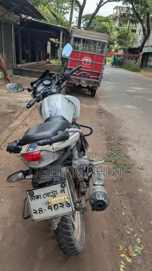 টিভিএস অ্যাপাচি আরটিআর ১৬০ ২ভি ২০১৫ হোয়াইট
