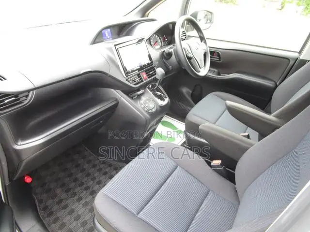 Toyota Noah 2021 Pearl