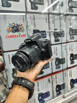 ক্যানন ২০০০ডি বডি সাথে ক্যানন ১৮/৫৫ মিমি আইএস লেন্স