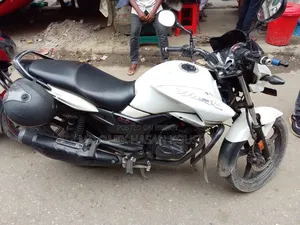 হিরো হাঙ্ক ২০১৮ হোয়াইট
