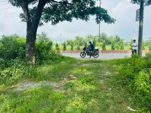 এম ব্লক লোকেশনে সুপার ৫ কাঠা প্লট