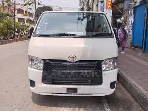 টয়োটা হাইএস ২০২১ হোয়াইট