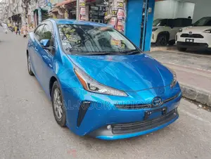 টয়োটা প্রিয়াস ২০২০ নীল