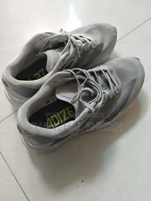 অ্যাডিডাস ব্যবহৃত কেডস বিক্রি