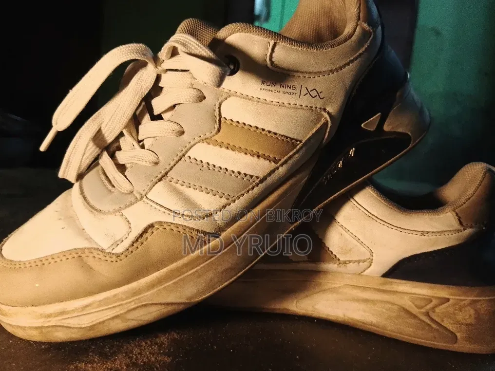 Used Fashion Sneakers / Running Shoes – Size (41)
