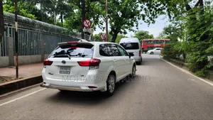 Toyota Corolla Fielder 1.5 Hybrid FWD 2016 White