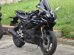 Yamaha R1 2022 Black