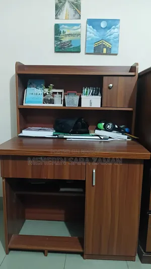 স্টাডি টেবিল