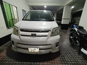 Toyota Noah 2.0 All Wheel Drive (8 Seater) 2005 Pearl