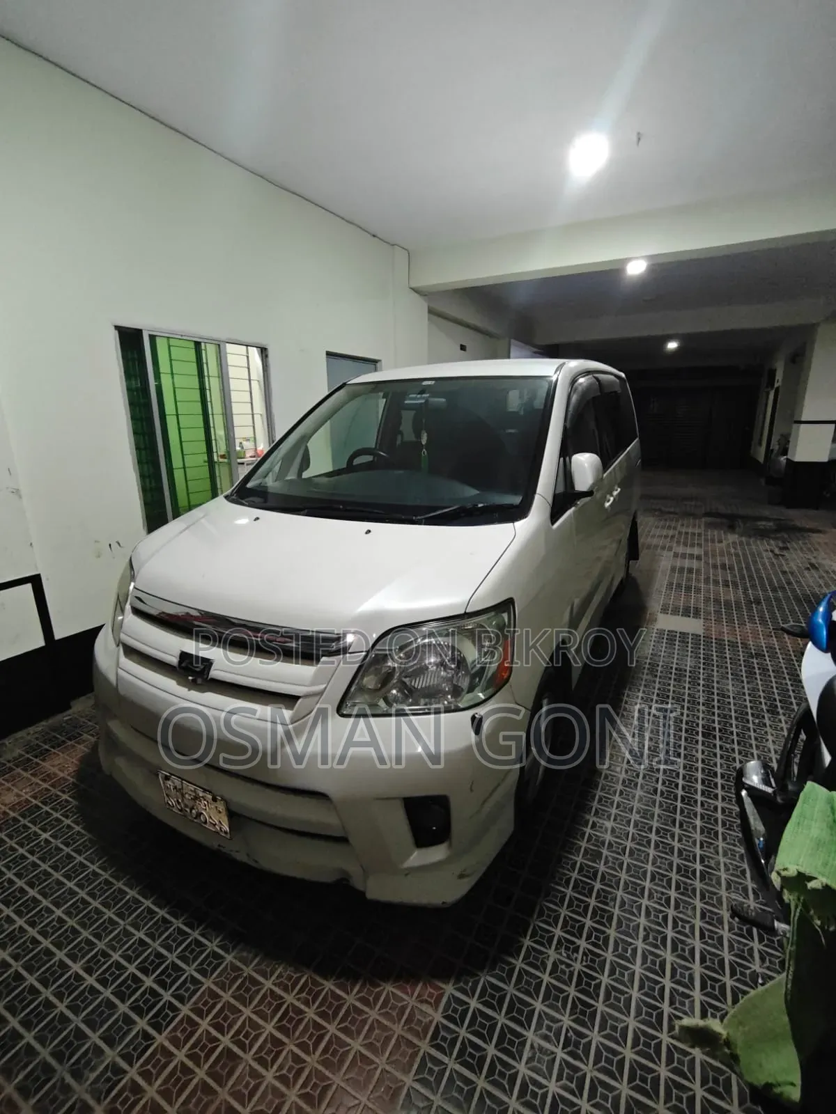 Toyota Noah 2.0 All Wheel Drive (8 Seater) 2005 Pearl