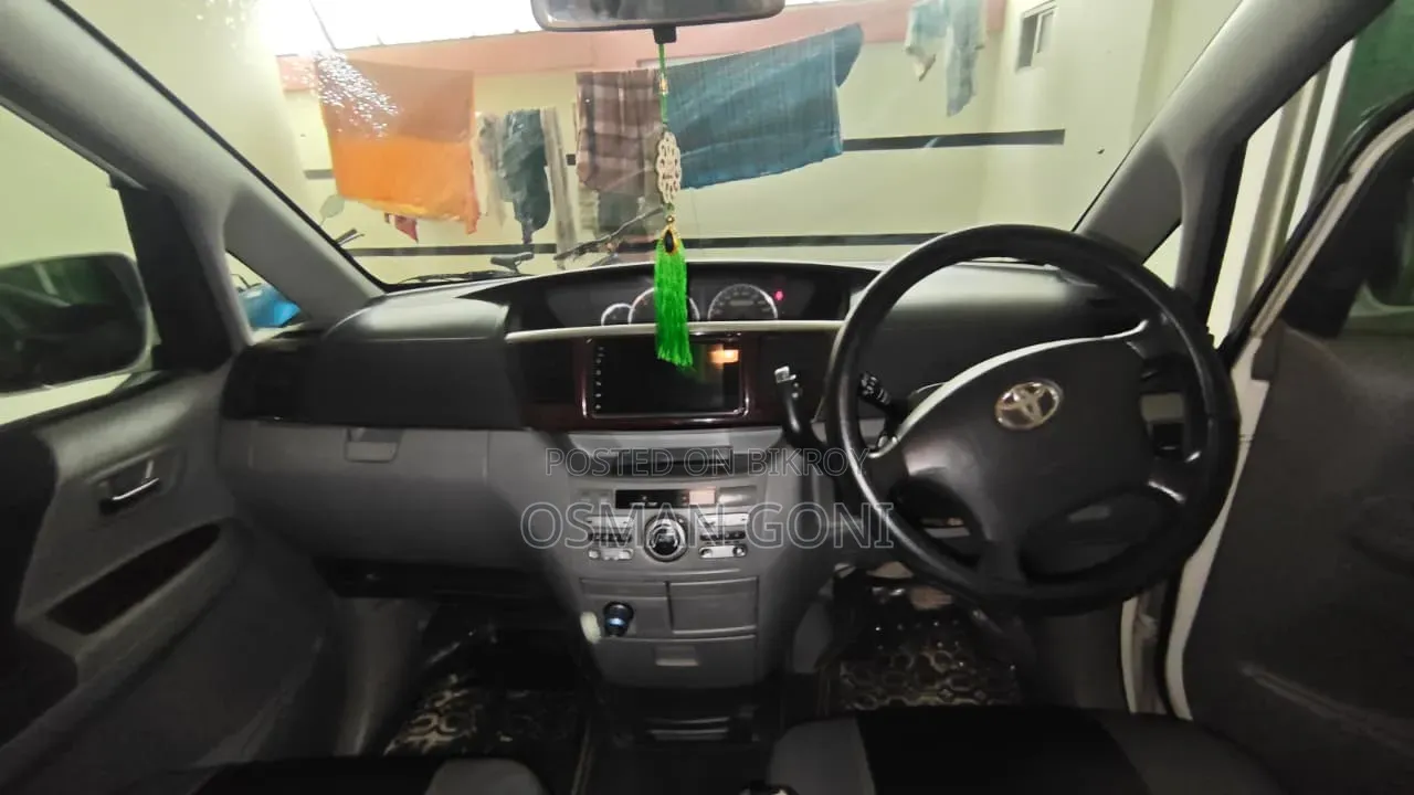 Toyota Noah 2.0 All Wheel Drive (8 Seater) 2005 Pearl