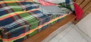 খাট বিক্রয় হবে জাজিম তোষক সহ