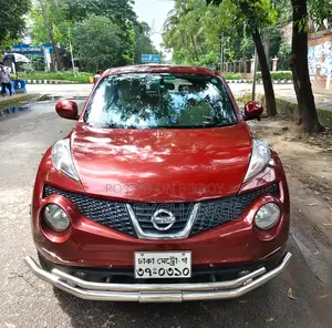 নিসান জুক ২০১১ লাল