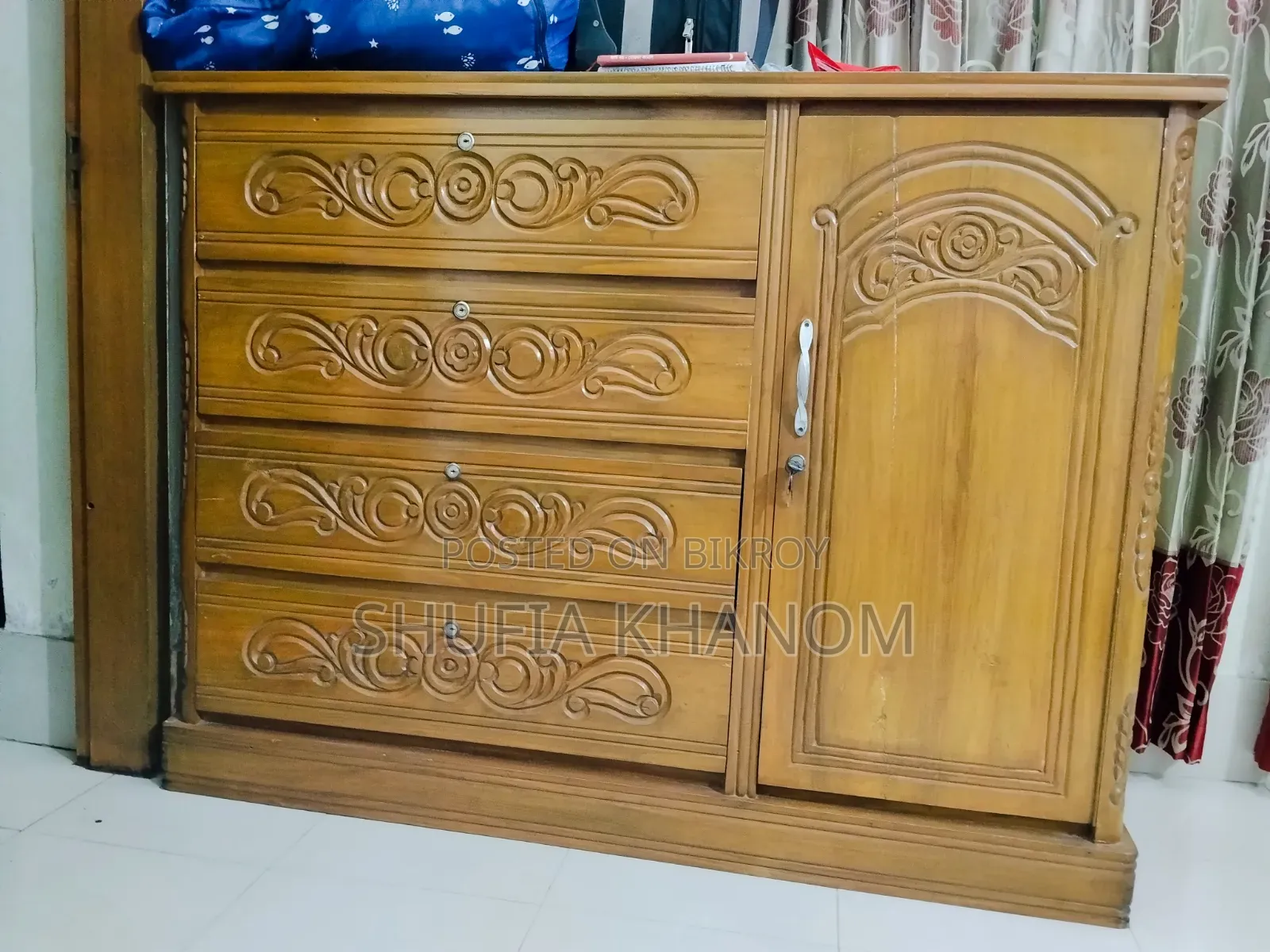 সেগুন কাঠের আলমারি ও ওয়ার্ডরোব বিক্রি হবে।