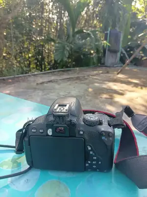 Canon 700D With Primary Lens