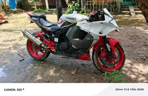 হায়োসান ১২৫/২৫০ ২০২০ হোয়াইট