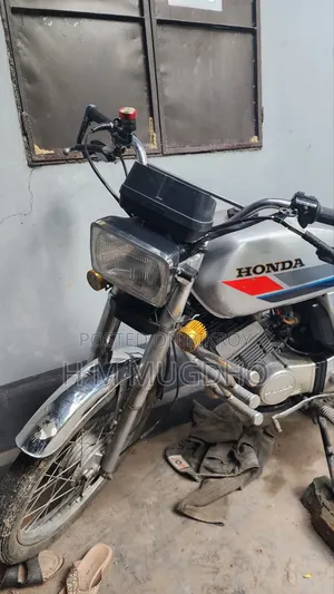 হোন্ডা ২০০০ সাদা