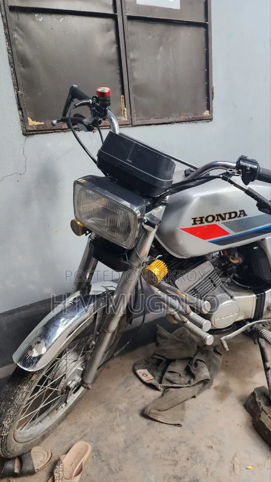 হোন্ডা ২০০০ সাদা