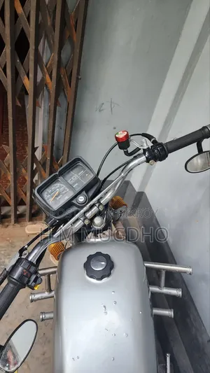 হোন্ডা ২০০০ সাদা