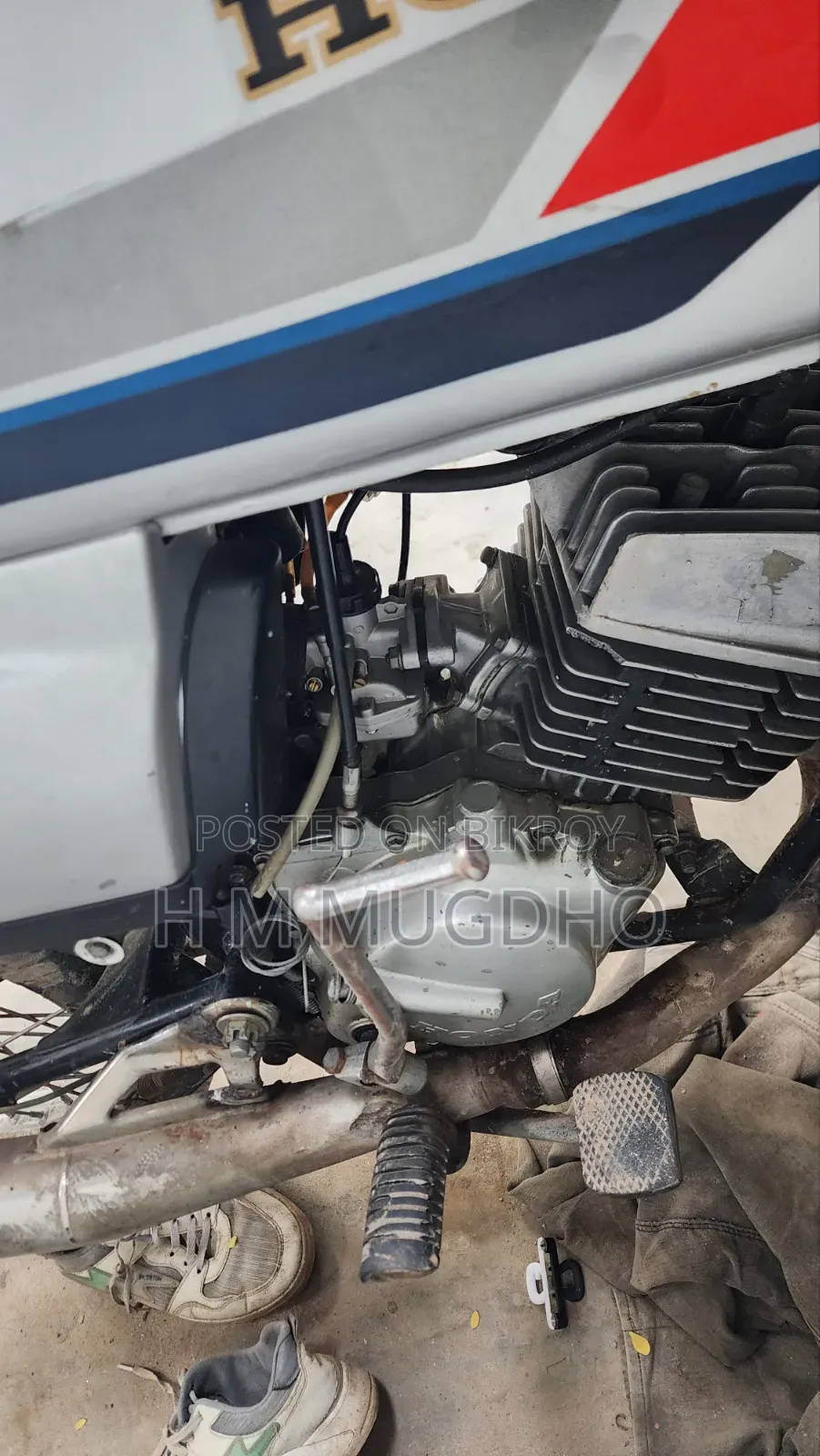 হোন্ডা ২০০০ সাদা