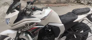 ইয়ামাহা এফজেড ২০১৮ হোয়াইট