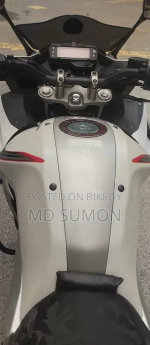 ইয়ামাহা এফজেড ২০১৮ হোয়াইট