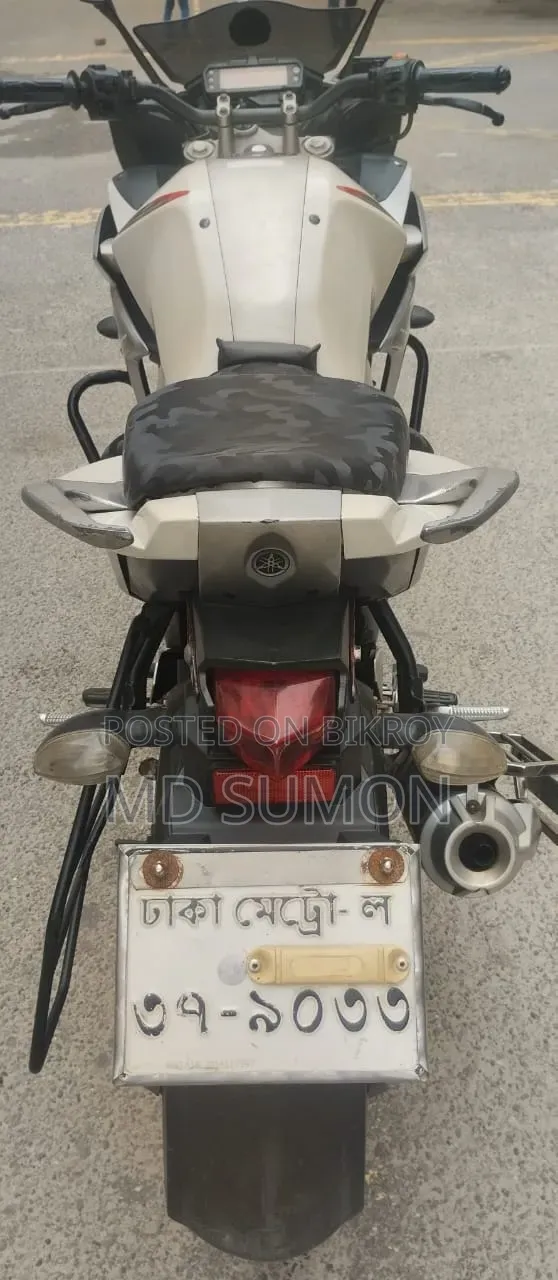 ইয়ামাহা এফজেড ২০১৮ হোয়াইট