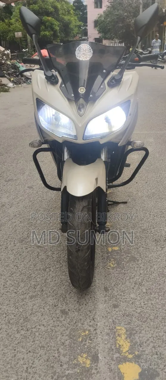 ইয়ামাহা এফজেড ২০১৮ হোয়াইট
