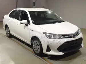 টয়োটা এক্সিও ২০২১ সাদা