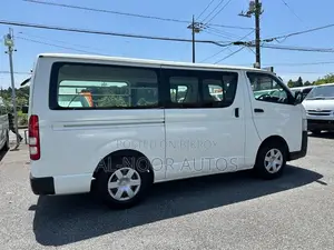 Toyota HiAce 2021 White
