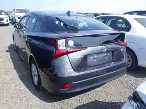 Toyota Prius L FWD 2020 Gray