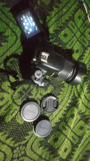 Canon Eos 700d + 18-55mm Kit Lens